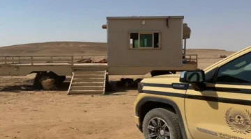 محمية الملك عبدالعزيز الملكية: القبض على مواطن لمخالفته أنظمة التخييم البيئية